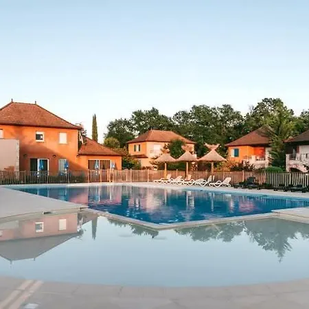 Appartement 4-6 Personnes à - Résidence Avec Piscine *