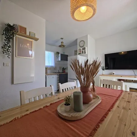 Appartement 4-6 Personnes à - Résidence Avec Piscine